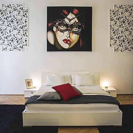 Pearl * Budapest